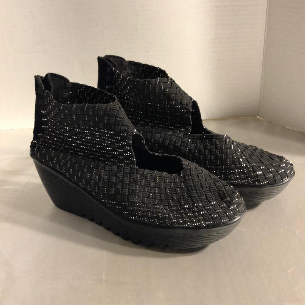 Bernie Mev Wedge Sandals Size 38 Black and Silver Woven Shoe Womens